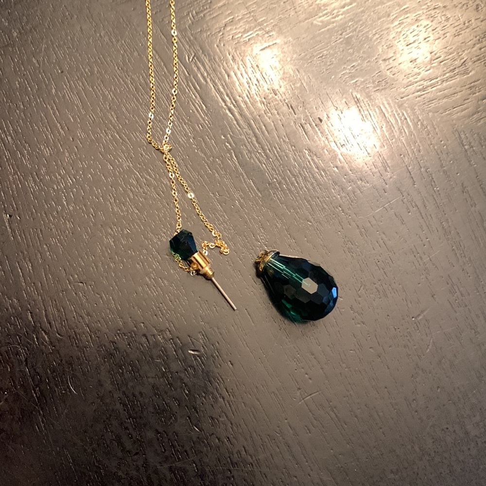 Perfume holder necklace - Picture 4 of 6